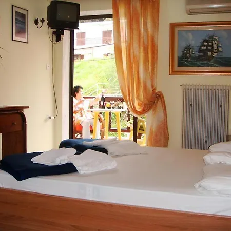 Gasthof In Bb - Welcome To Petunia, In Neos-marmaras,xalkidiki ,greece, Triple 7 *
