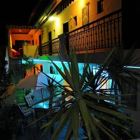 In Bb - Welcome To Petunia, In Neos-marmaras,xalkidiki ,greece, Triple 7 Gasthof *